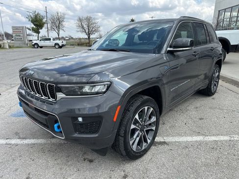 New 2024 Jeep Grand Cherokee Overland w/ Luxury Tech Group IV AWD/4WD image 7