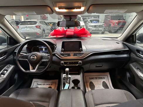 Used 2025 Nissan Altima 2.5 SV image 18