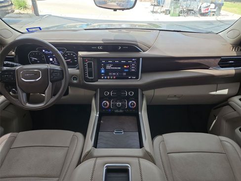 Used 2021 GMC Yukon Denali w/ Denali Premium Package RWD image 12
