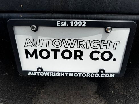 Used 2017 Chevrolet Express 4500 RWD image 18