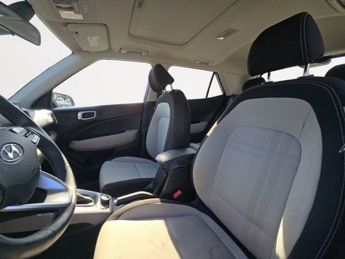 Used 2020 Hyundai Venue SEL w/ Convenience + Premium Package image 5