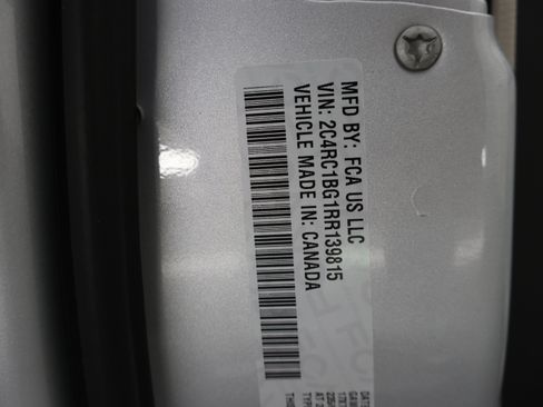Used 2024 Chrysler Pacifica Touring-L FWD image 66