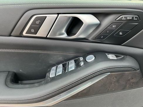 Used 2025 BMW X7 xDrive40i image 12