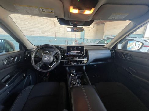 Used 2025 Nissan Pathfinder SV AWD/4WD image 35