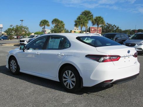 Used 2022 Toyota Camry LE image 4