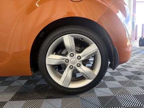 Used 2013 Hyundai Veloster FWD image 23