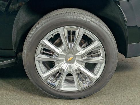 Used 2023 Chevrolet Suburban High Country image 10