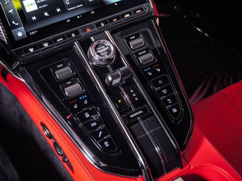 Used 2025 Aston Martin V8 Vantage Coupe RWD image 29