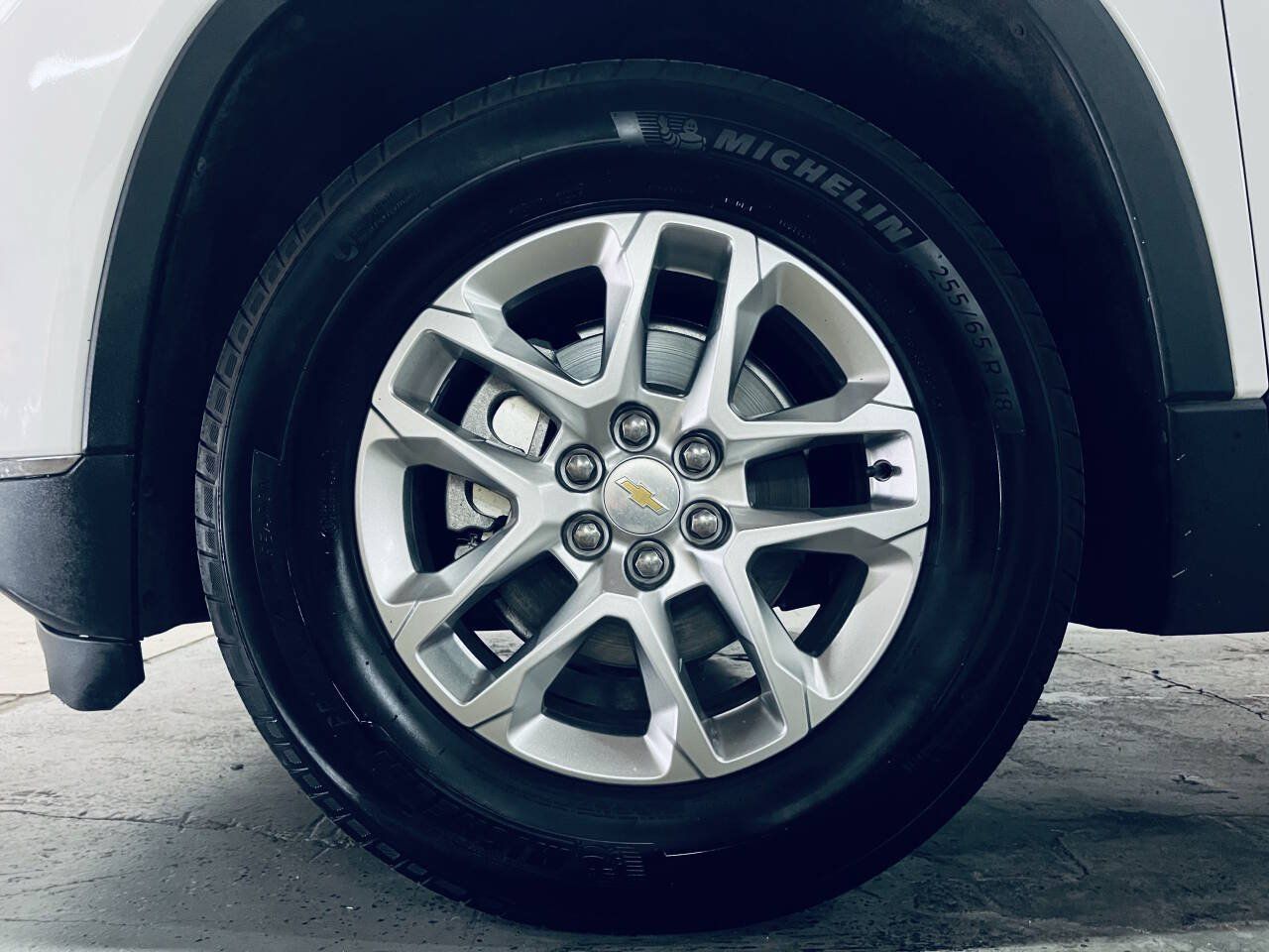 Used 2019 Chevrolet Traverse LT FWD image 14