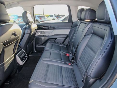 Used 2025 Lincoln Nautilus Reserve AWD/4WD image 8