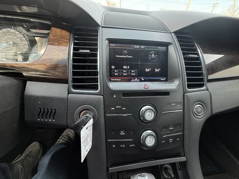 Used 2013 Ford Taurus SEL image 20