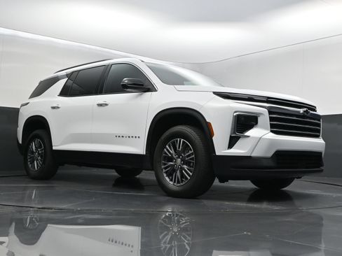 New 2026 Chevrolet Traverse LT w/ Driver Confidence Package FWD image 35
