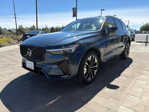 Used 2026 Volvo XC60 B5 Plus AWD/4WD image 4