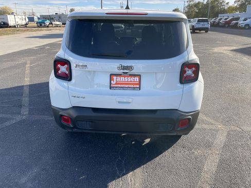 Used 2023 Jeep Renegade Latitude image 6