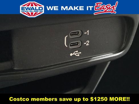 New 2026 Chrysler Pacifica Select FWD image 25