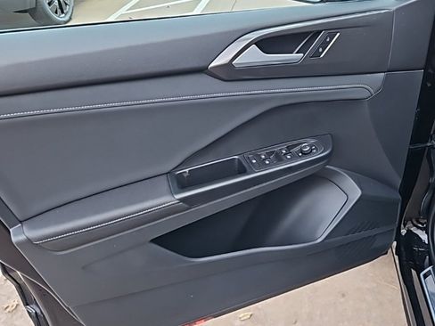 New 2026 Volkswagen Taos SE image 25