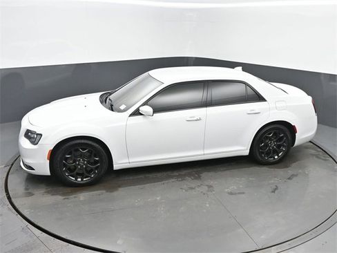 Used 2019 Chrysler 300 S image 39