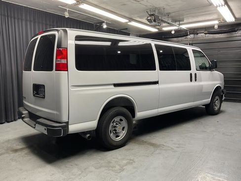 Used 2025 Chevrolet Express 3500 LT w/ LT Preferred Equipment Group image 4