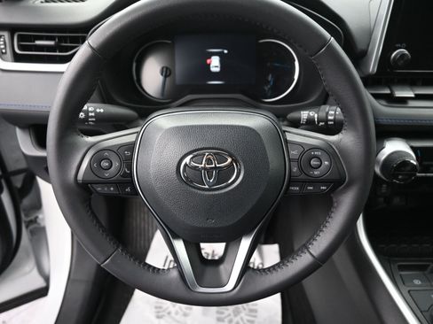 Used 2023 Toyota RAV4 SE image 10