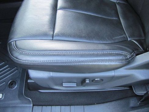 Used 2022 Ford F250 Lariat w/ Lariat Value Package AWD/4WD image 14