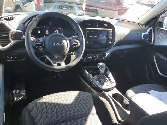 Used 2023 Kia Soul LX w/ LX Technology Package FWD image 9
