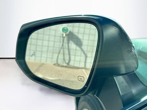 Used 2024 Toyota Highlander XLE image 16