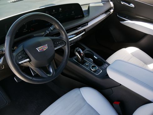 Used 2024 Cadillac XT4 Sport FWD image 14