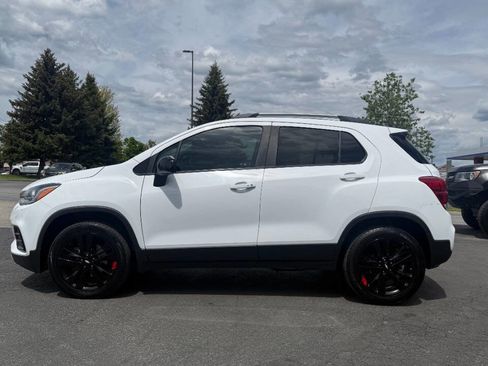 Used 2020 Chevrolet Trax LT w/ Redline Edition AWD/4WD image 2