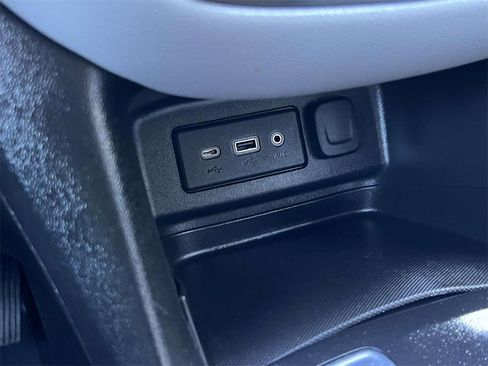 Used 2021 Chevrolet Equinox LS image 16