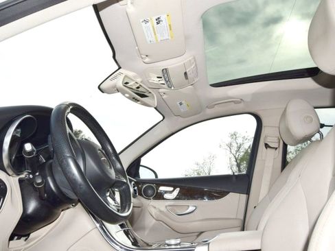 Used 2018 Mercedes-Benz GLC 300 4MATIC image 32