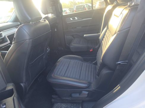Used 2025 Ford Explorer ST-Line AWD/4WD image 15