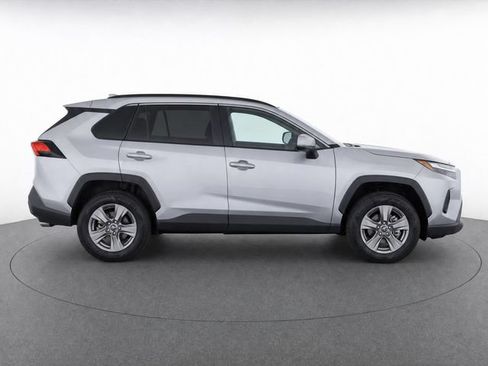 Used 2025 Toyota RAV4 XLE AWD/4WD image 8
