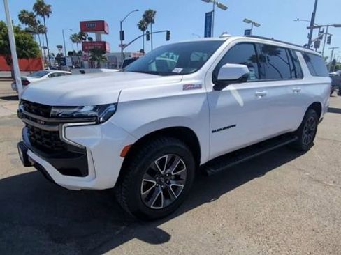 Certified 2022 Chevrolet Suburban Z71 w/ Luxury Package AWD/4WD image 4