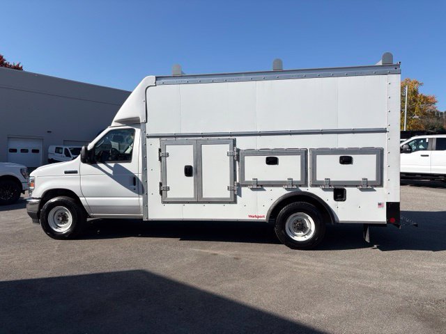 Used 2025 Ford E-350 and Econoline 350 Super Duty w/ Power Equipment Group RWD image 6