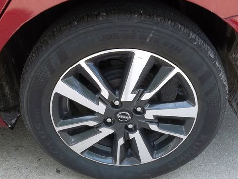 Used 2025 Nissan Versa SV image 17