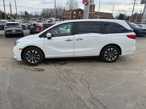 Used 2024 Honda Odyssey EX-L image 3