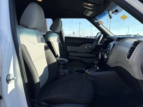 Used 2015 Kia Soul Base image 22