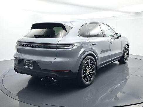 Certified 2025 Porsche Cayenne S image 14