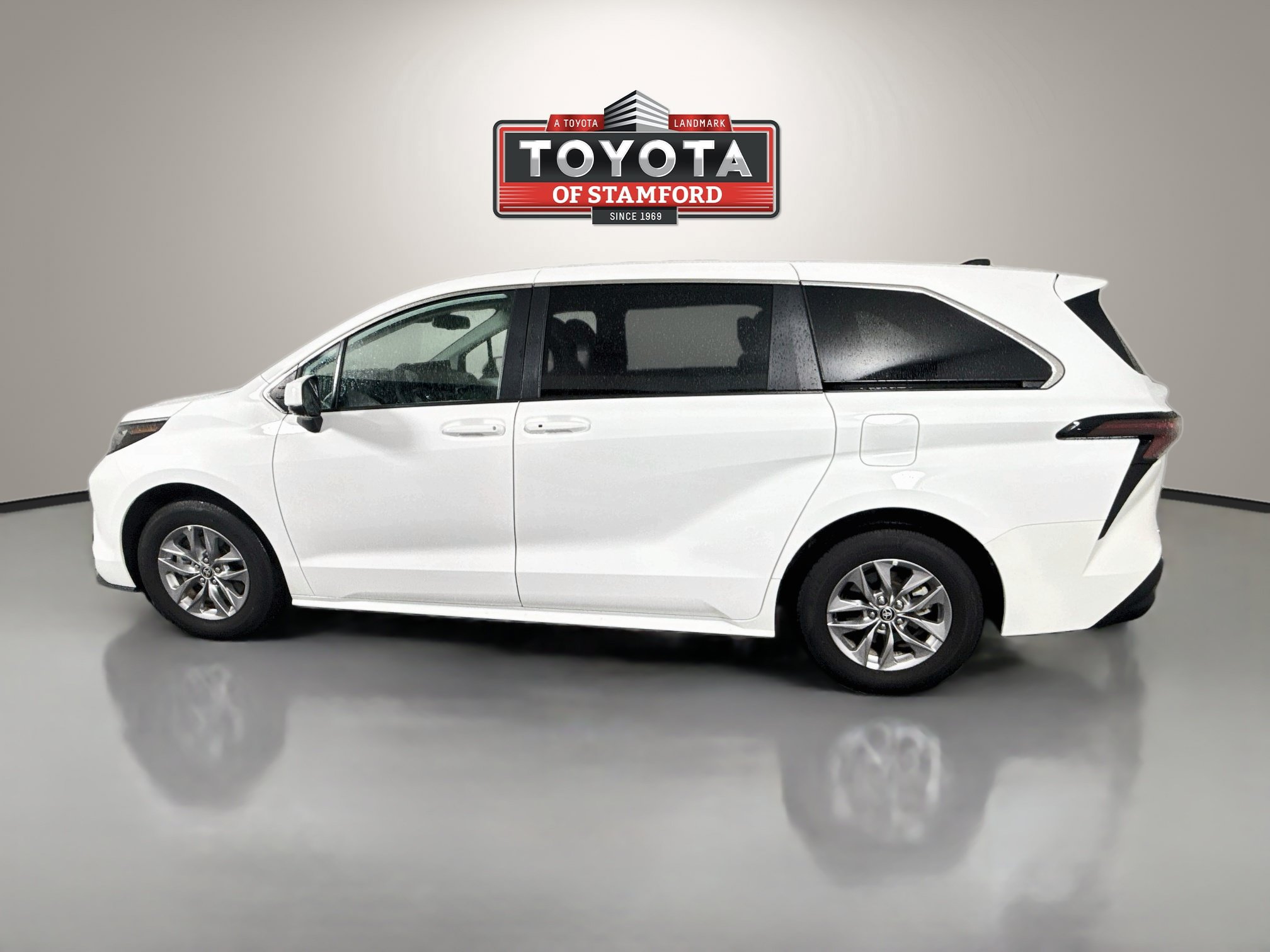 Certified 2026 Toyota Sienna LE AWD/4WD image 4