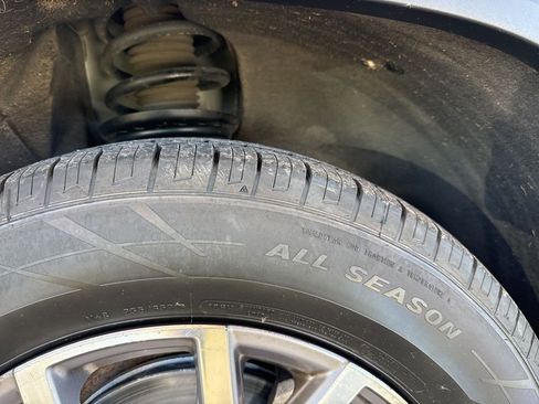 Used 2020 GMC Acadia SLT image 34