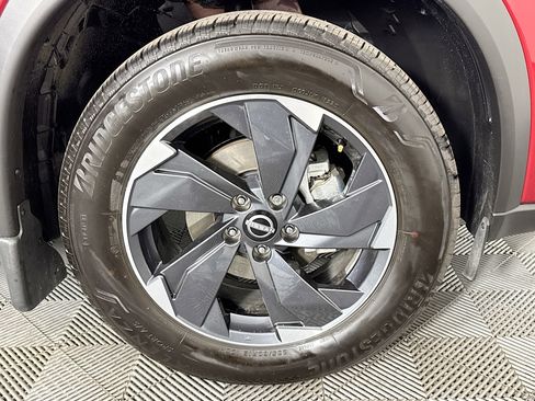 Used 2025 Nissan Rogue SV w/ SV Premium Package FWD image 55