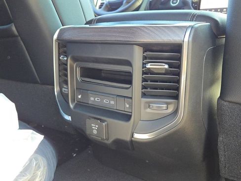 New 2026 RAM 2500 Laramie AWD/4WD image 13