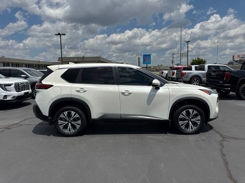 Used 2023 Nissan Rogue SV FWD image 2