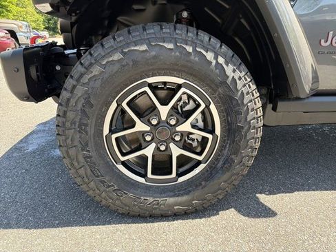 New 2026 Jeep Gladiator Rubicon w/ Technology Group AWD/4WD image 12