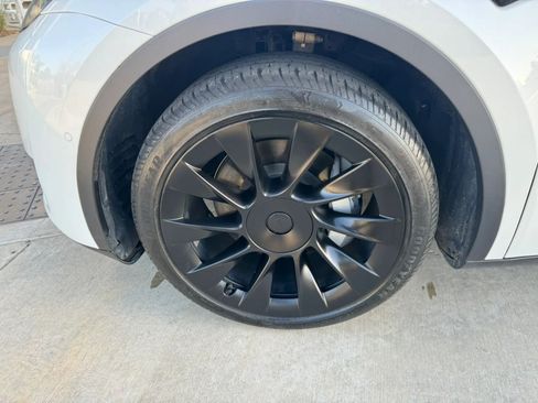 Used 2023 Tesla Model Y 2WD image 16
