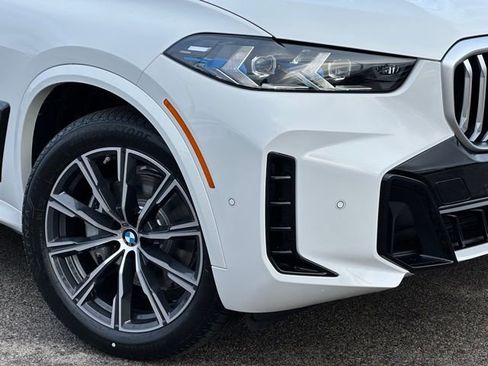 New 2026 BMW X5 xDrive40i w/ M Sport Package AWD/4WD image 2