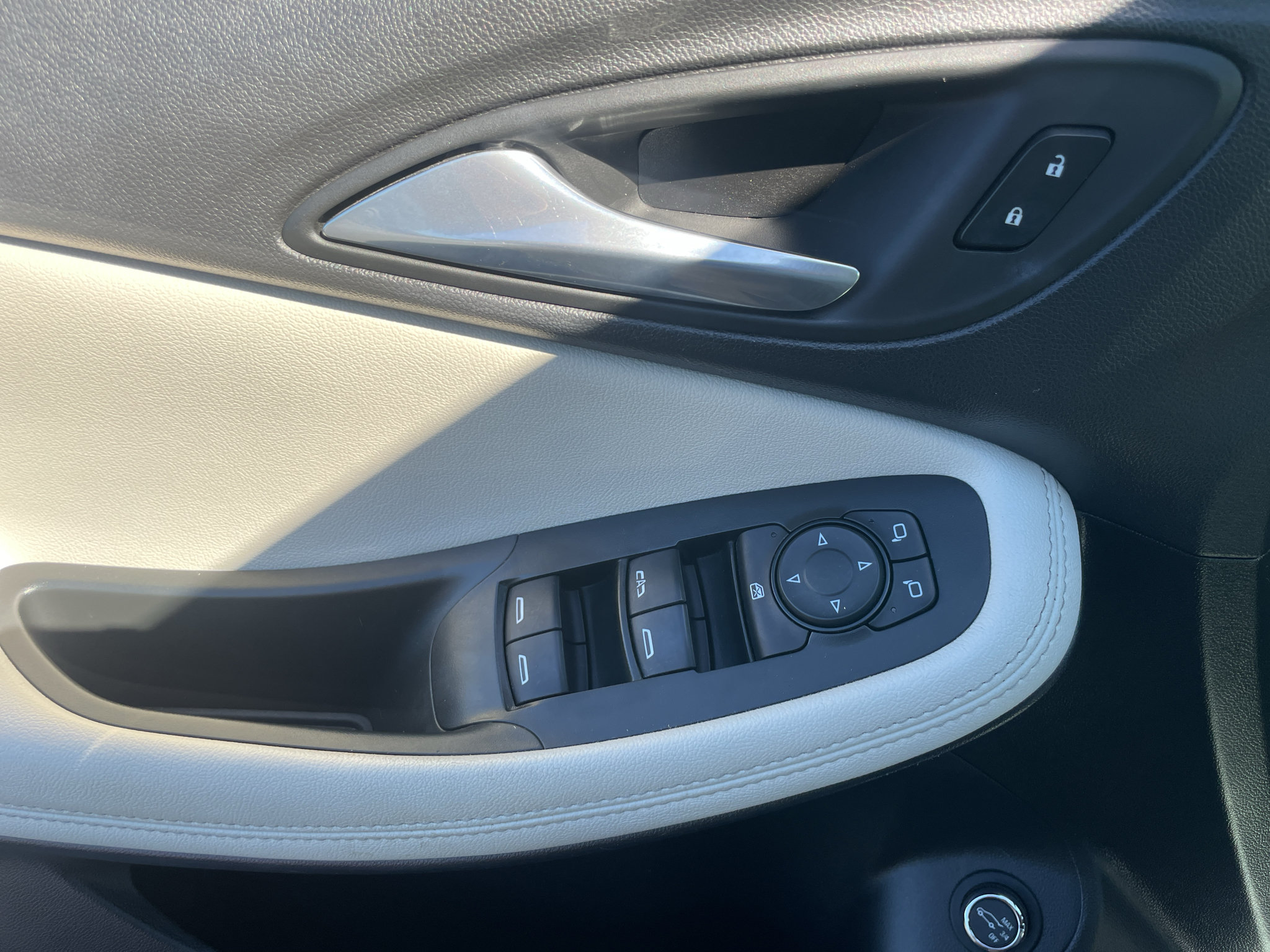 Certified 2020 Buick Encore GX Preferred w/ Cold Weather Comfort Package FWD image 17