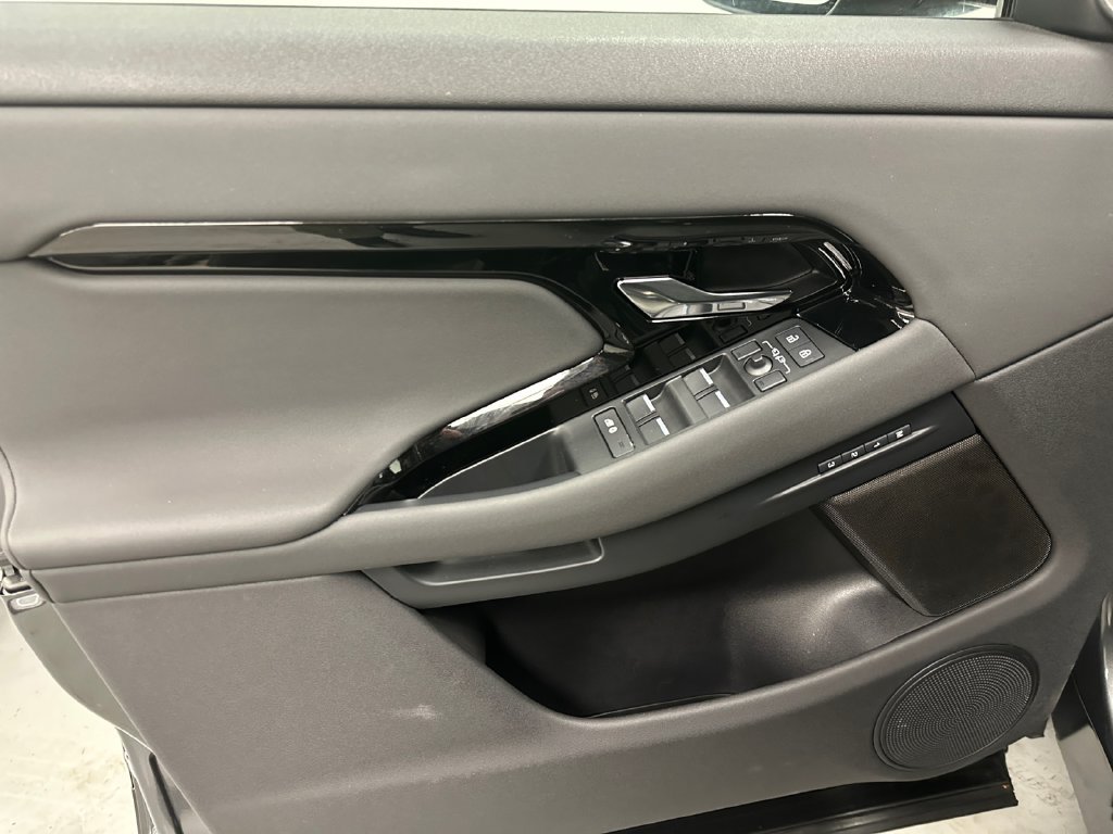 Used 2025 Land Rover Range Rover Evoque S AWD/4WD image 17