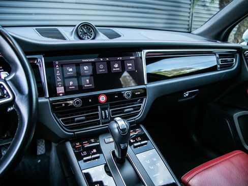 Certified 2023 Porsche Macan AWD/4WD image 20