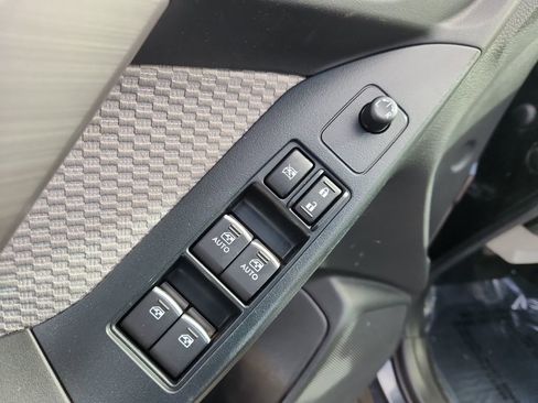 Used 2017 Subaru Forester 2.5i w/ Alloy Wheel Package image 12